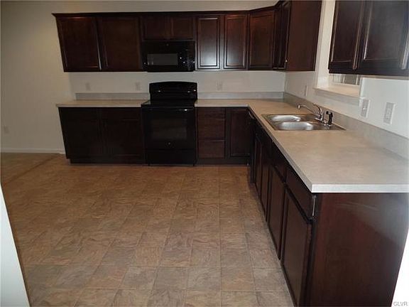 5th image of 252 N Walnut St Ste 111