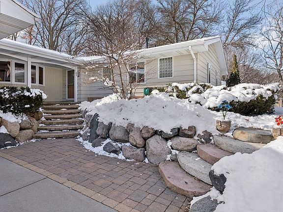 3rd image of 5833 Creek Valley Rd