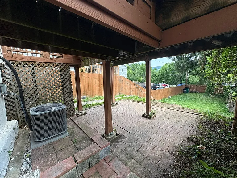 639 Martins Ln — Photo 14