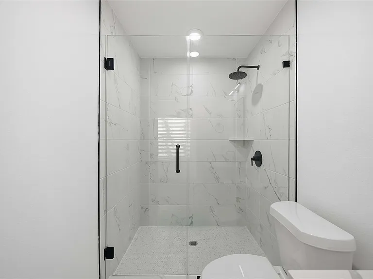 801 E 32nd 1/2 St #A — Photo 24
