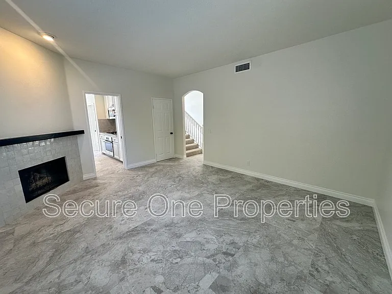 1740 Amarelle St — Photo 8