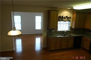4th image of 303 Galway Ln