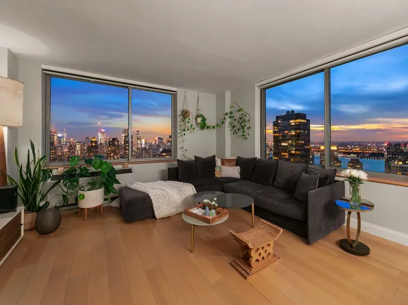 101 West 67th Street image 10 of 17