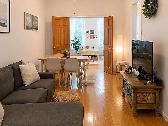 2nd image of 191 17th St APT 2