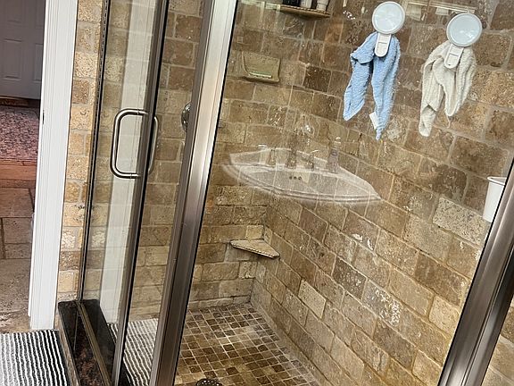 5th image of 23714 Michigan Ave APT A