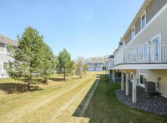 4th image of 576 Sutherland Dr