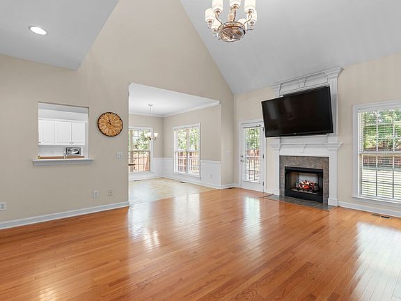 5th image of 107 Home Pl