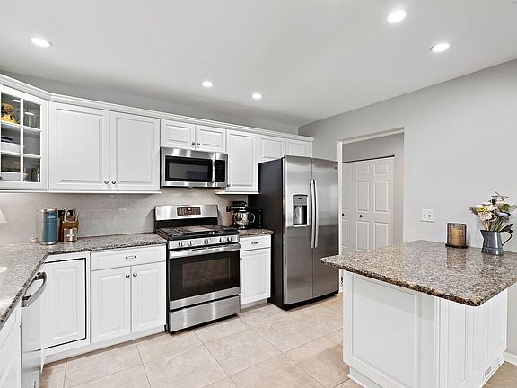 3rd image of 3 Sommerset Ln