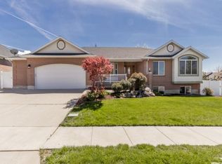379 W Sunset Cir, Centerville, UT 84014