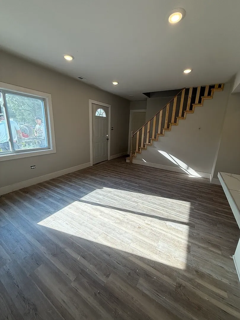 5 bed, 1500 sqft, $3,400 — Photo 2