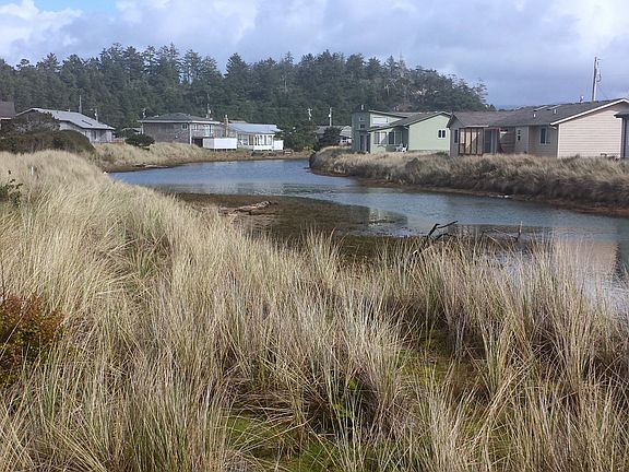3rd image of 709 NW Oceania Dr
