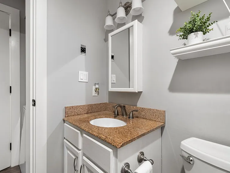160 Burkhall St #212 — Photo 17