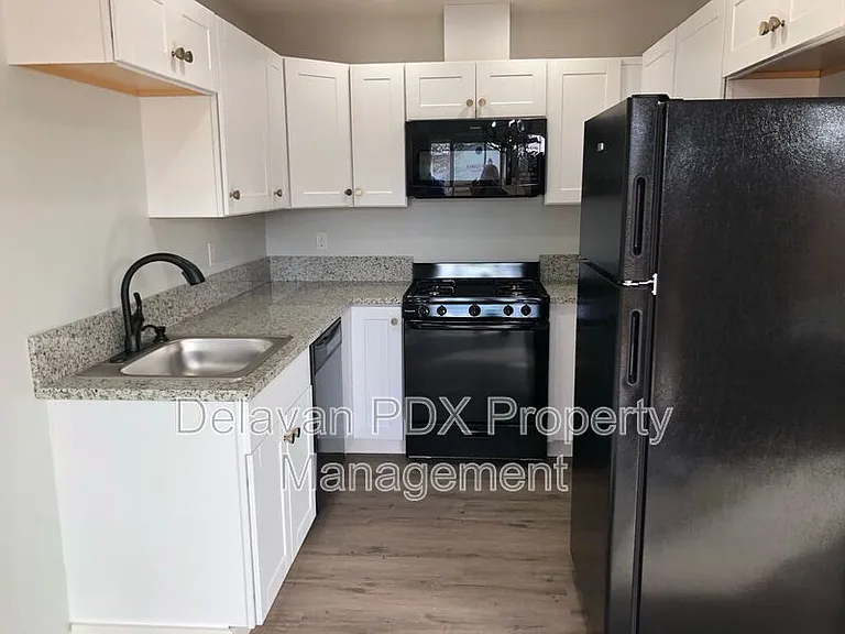 1396 Kimber Ct — Photo 10
