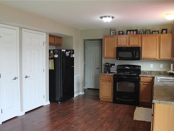 3rd image of 7 Jordy Ct