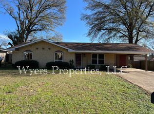 606 Golfcrest Dr, Longview, TX 75604