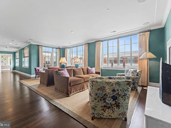 6900 Fleetwood Rd #706, McLean, VA 22101