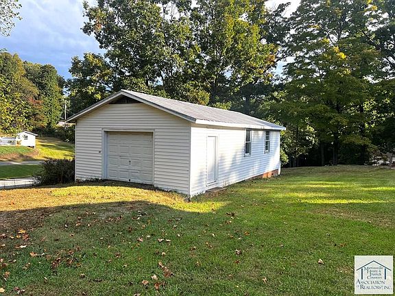 5th image of 417 Longview Dr