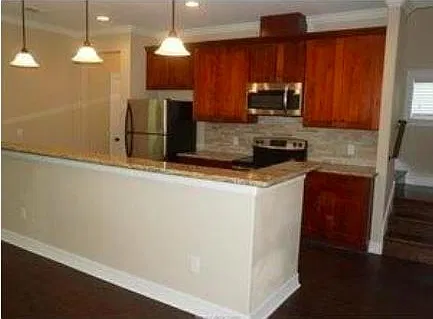 4 bed, 4.5 bath, 2001 sqft, $3,500 — Photo 3