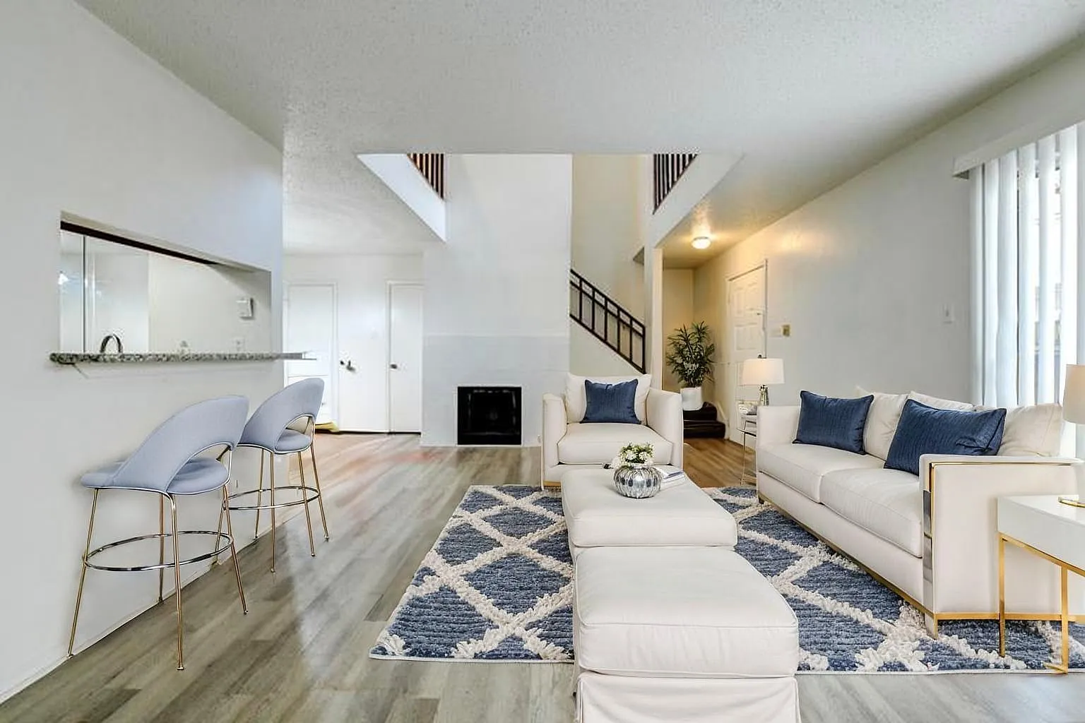 1 bed, 1.5 bath, 1200 sqft, $1,300 — Photo 4