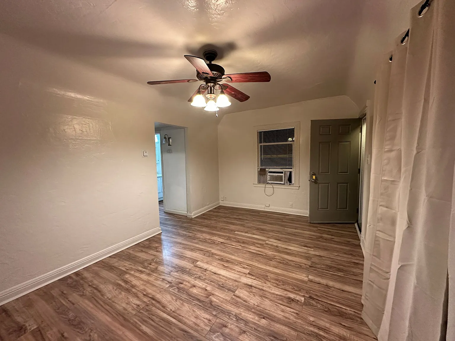 1 bed, 600 sqft, $1,800 — Photo 3