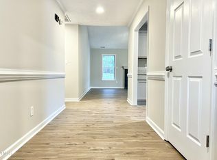413 Bramblegate Rd, Hope Mills, NC 28348
