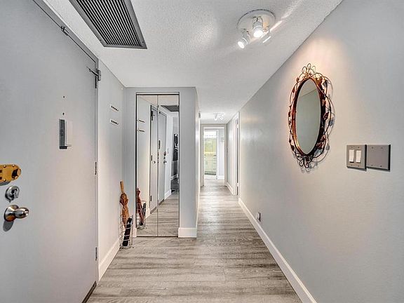 4th image of 100 Golden Isles Drive #815