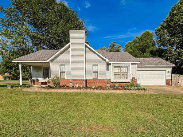 322 Nancye Reeder Dr, Munford, TN 38058