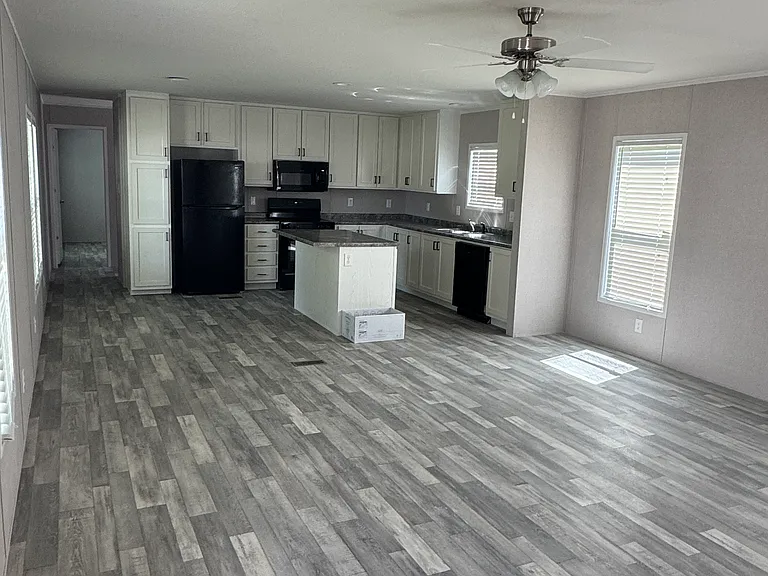 903 SW 24th St #903 — Photo 5