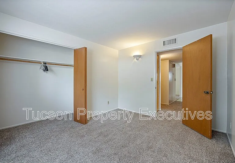 3534 N Palmer Dr — Photo 17