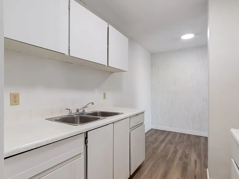 115 25th Ave SW #403 — Photo 24
