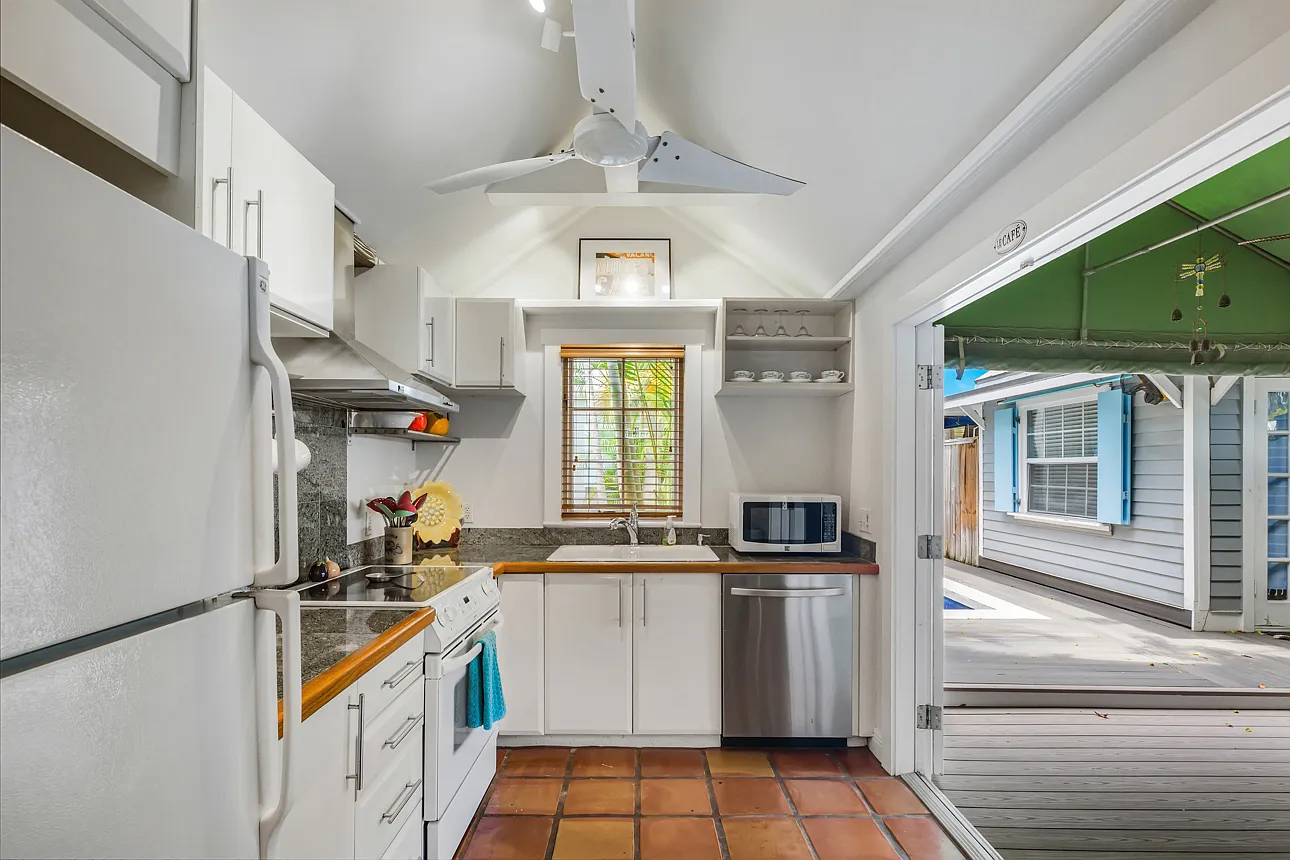 3 bed, 858 sqft, $4,500 — Photo 4