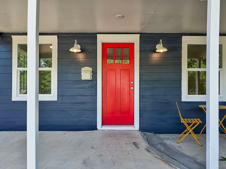 311 S Flood Ave — Photo 5