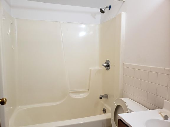 5th image of 43-23 215th St Floor 2