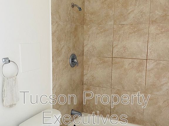 3rd image of 2411 S 6th Ave #12