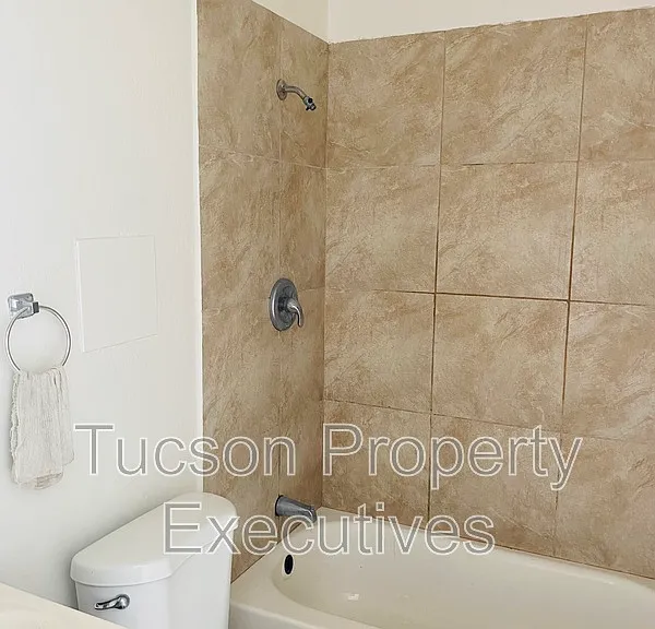 2411 S 6th Ave #12 — Photo 3