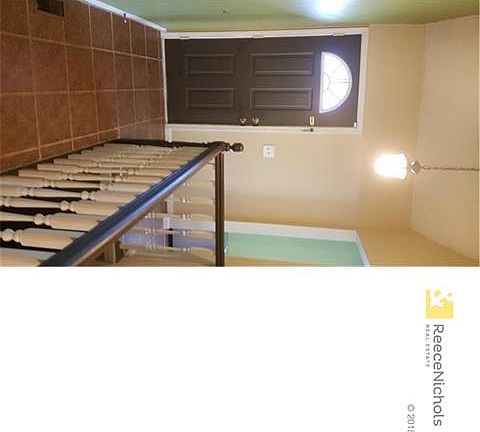 3rd image of 913 NE Barnes Dr