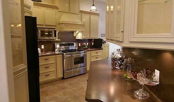 Kitchen (entry view)