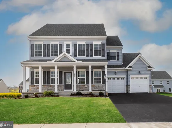 100 Lark Meadows Dr, Mechanicsburg, PA 17055