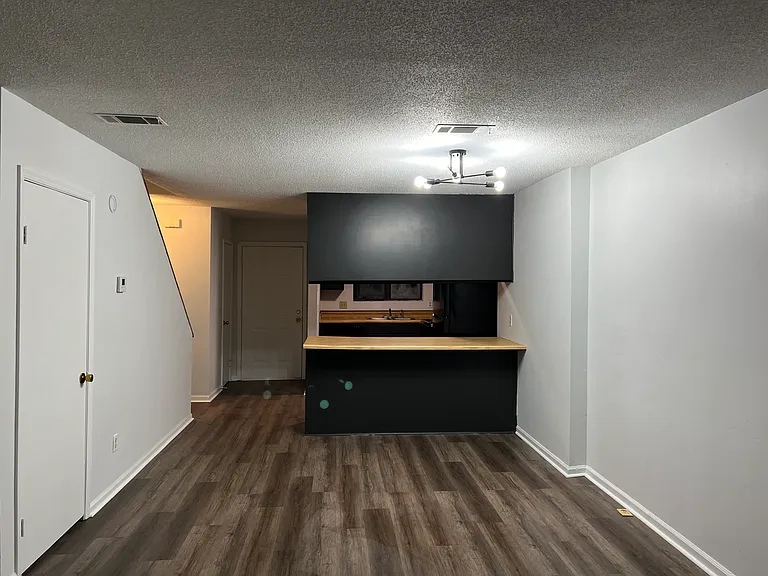 140 Freedom Ct #G — Photo 3