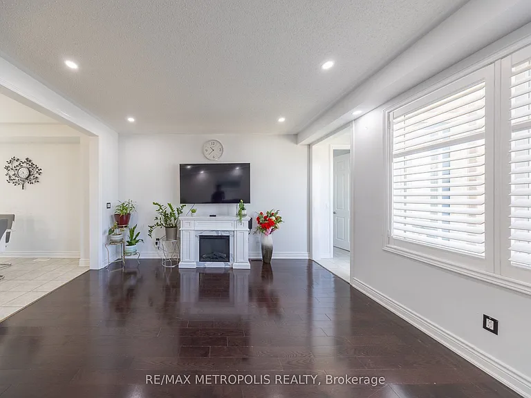 36 Michaelis St — Photo 18