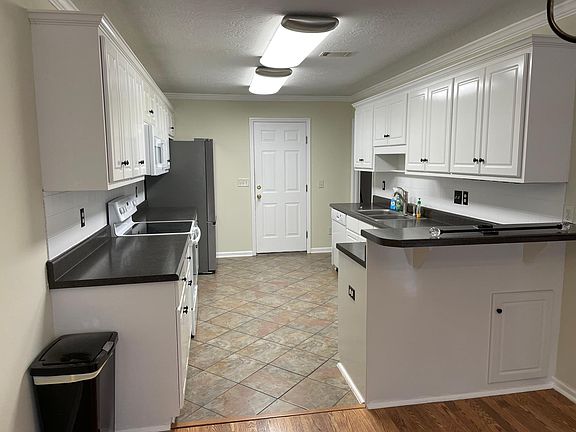 4th image of 207 Village Pkwy