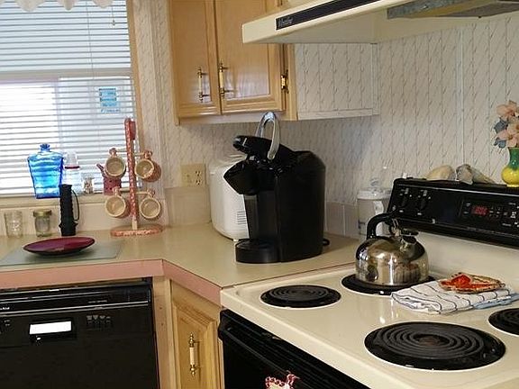 4th image of 6124 Grand Oaks Dr SE