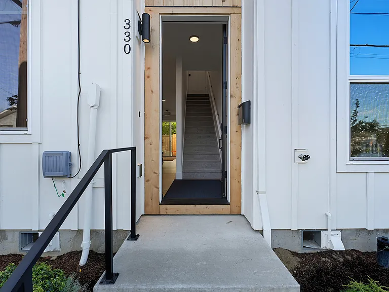 330 NE 58th Ave — Photo 39