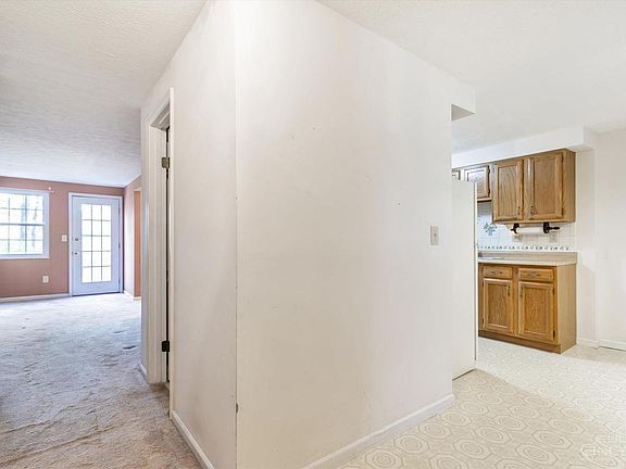 4th image of 838 S Woodlyn Dr