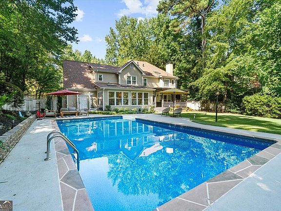2nd image of 2530 Fairview Dr