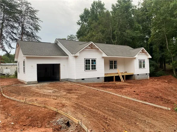 103 Sycamore Ln, Walhalla, SC 29691