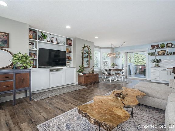 4th image of 931 Oak Brook Dr