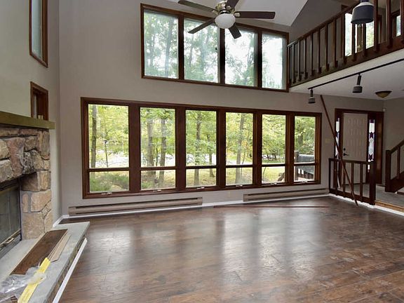 4th image of 3250 Greenbriar Dr