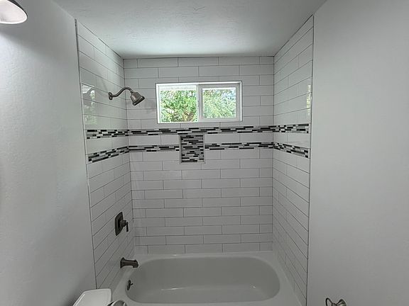 5th image of 137 Maria Dr