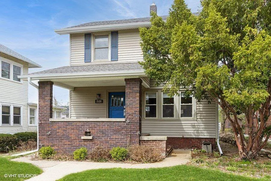2128 Grande Ave SE photo 1